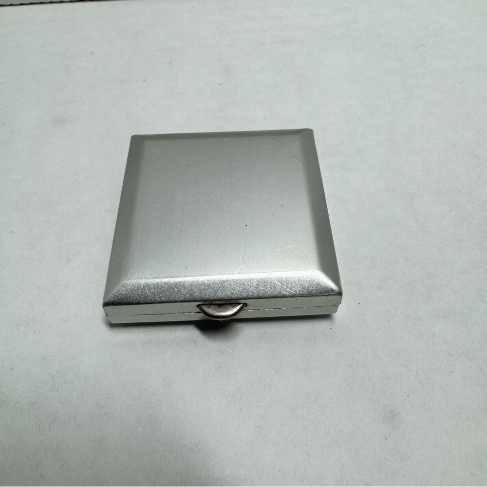 Vintage Vashé Metal Makeup Compact Silver Rouge Blush 1930s 1940s Puff Pad Red - Picture 4 of 9